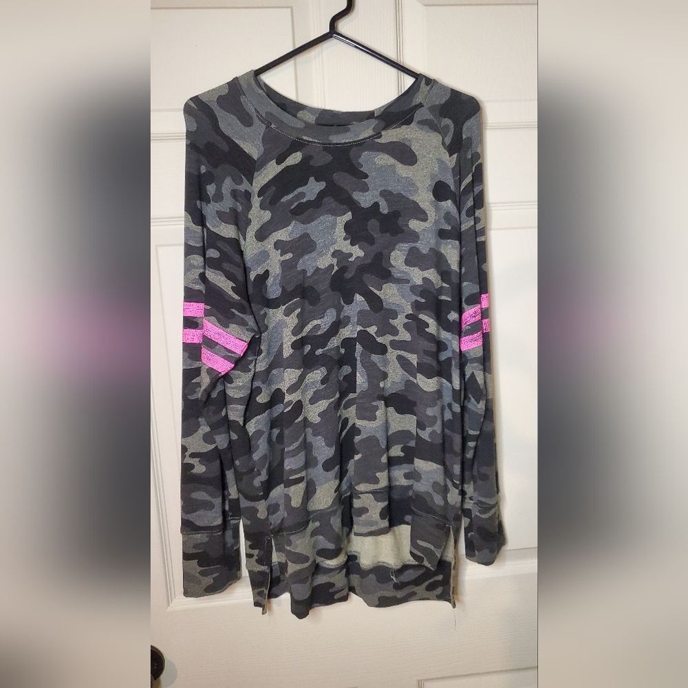 Sundry Green Camouflage Crew Neck Top